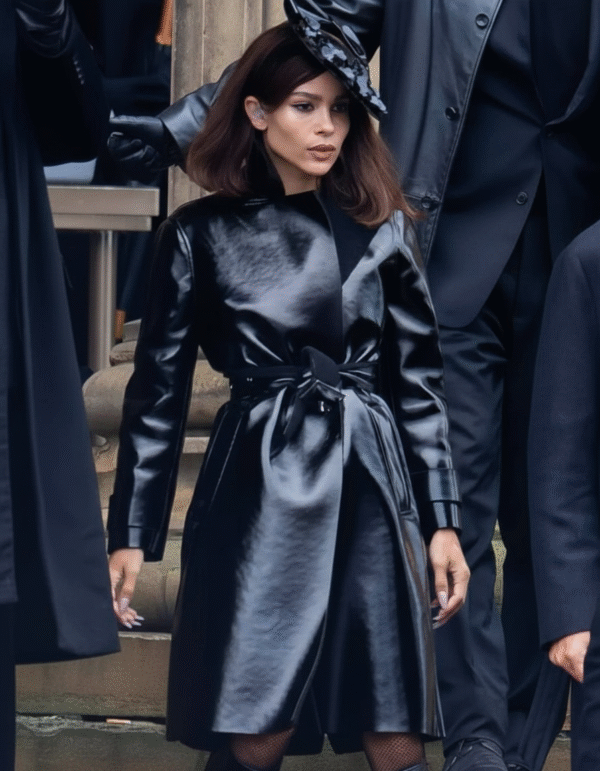 Selina Kyle The Batman 2022 Black Coat